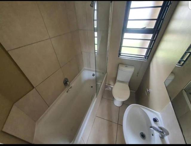 2 BEDROOM PROPERTY TO RENT IN LAKEFIELD